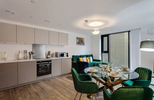 The Westside Apartment | Beautiful 1 Bed Apartment in Central Birmingham