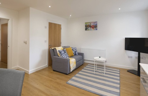 Norwood Green Apartment | Beautiful 1 Bed Apartment close to Heathrow Airport