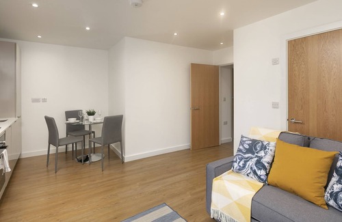 Norwood Green Apartment | Beautiful 1 Bed Apartment close to Heathrow Airport