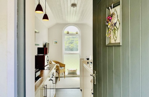 Truro Cottage | Beautiful 1-Bed Riversi Cottage Located in Malpas