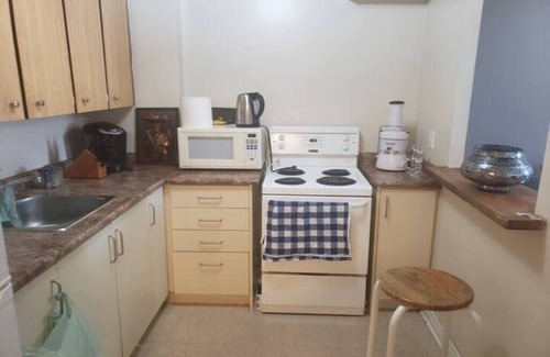 Wychwood Apartment | "Beautiful 1 bedroom apartment 5min to downtown!"