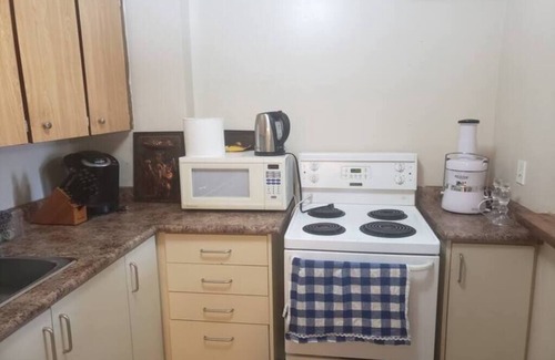 Wychwood Apartment | "Beautiful 1 bedroom apartment 5min to downtown!"