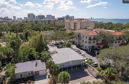 North Trail Apartment | Beautiful 1 Bedroom Apt A close to Downtown and Beaches