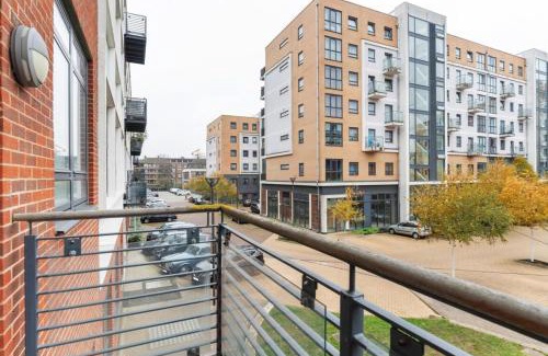 Askew Apartment | Beautiful 1 Bedroom Apartment in Shepherd's Bush