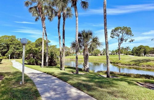 The Meadows Condo | Beautiful 1-bedroom condo in The Meadows, minutes from the beach, golf, shopping