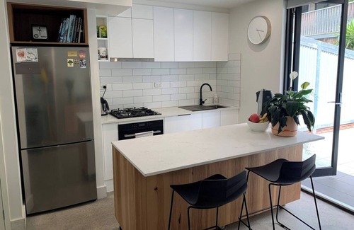 Fitzroy North Apartment | Beautiful 1-Bedroom Townhouse in Northcote