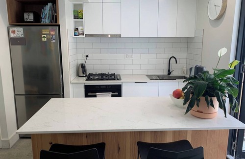 Fitzroy North Apartment | Beautiful 1-Bedroom Townhouse in Northcote