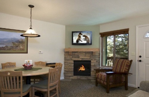 Lower Kingsbury Apartment | Beautiful 1 bedroom unit at resort, sleeps 4