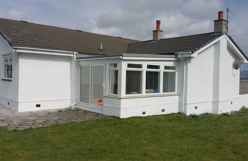 Islay Island House | Beautiful 10 person modern bungalow in Bruichladdich with stunning views