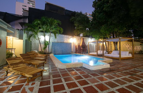 Manga House | Beautiful 11 Bedroom Mansion Near the Old City