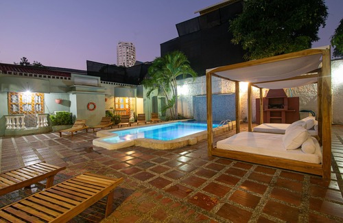 Manga House | Beautiful 11 Bedroom Mansion Near the Old City