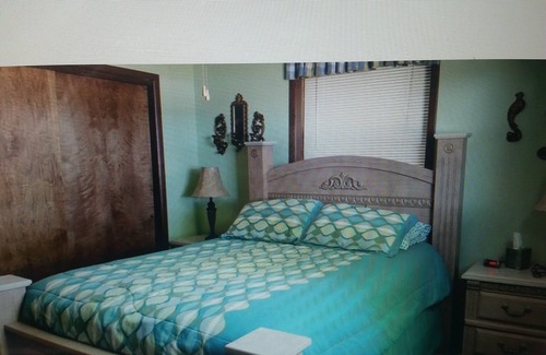 Greenville Cottage | BEAUTIFUL! 18+ guests, 7 acres; All-sports lake, RV sites, pontoon