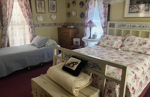 Raton Bed & Breakfast | Beautiful 1894 B&B. Sleeps up to 13 Contact for whole property!