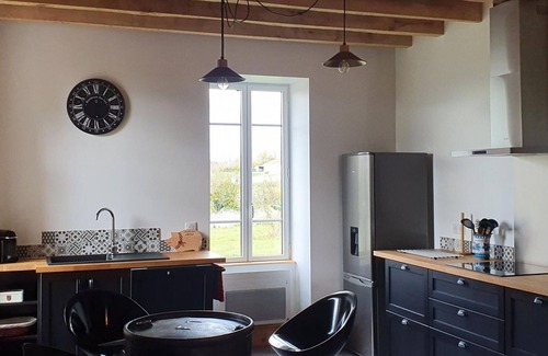 Cindre Cottage | Beautiful 19th-century restored house with terrace and garden in Cindré