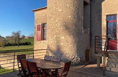 Cindre Cottage | Beautiful 19th-century restored house with terrace and garden in Cindré