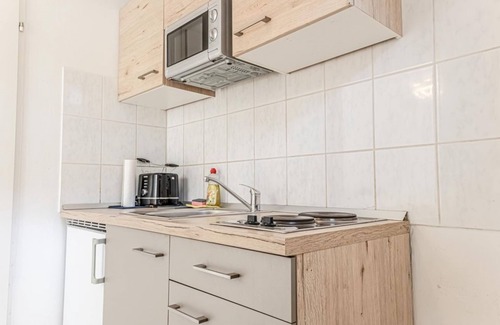 Nibelungen-Viertel Apartment | Beautiful 1BR Apt, 10 Min to Westbahnhof