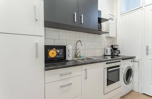 Rudolfsheim-Funfhaus Apartment | Beautiful 1BR Apt in Central, Convenient Area