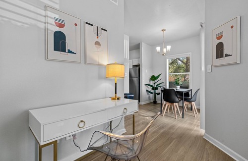 Milwood Apartment | Beautiful 1br by the Domain