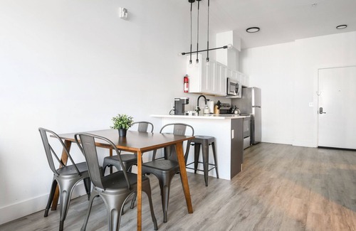 Elizabeth Apartment | Beautiful 1BR Close to Airport 5755