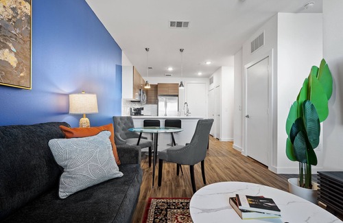 Riverside Apartment | Beautiful 1BR in Riverside 0833