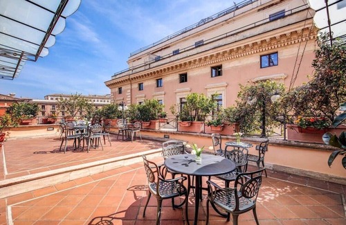 Rome City Centre Apartment | Beautiful 1BR Suite with City View in Rome