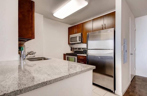Hudson Exchange Apartment | Beautiful 1BR | Upscale Amenities | Full Kitchen | Jersey City | by GLS