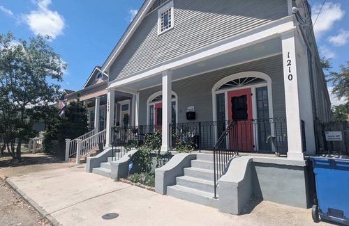 Saint Claude House | Beautiful 1BR | Walk to Food+Music | Bywater