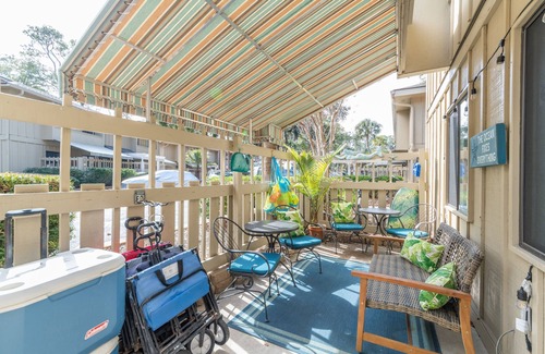 Hilton Head Island Condo | Beautiful 1st fl/no stairs ! Steps to beach and pool-all beach supplies included