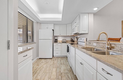 Bonita Bay Condo | Beautiful 2/2 Corner Condo in Bonita Bay! 2 Miles to the Beach!