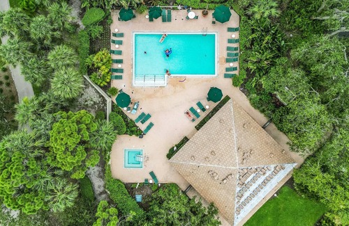 Bonita Bay Condo | Beautiful 2/2 Corner Condo in Bonita Bay! 2 Miles to the Beach!