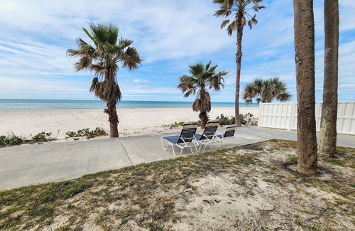 Belleair Beach Condo | Beautiful 2/2 condo right on the beach with water view from every room.