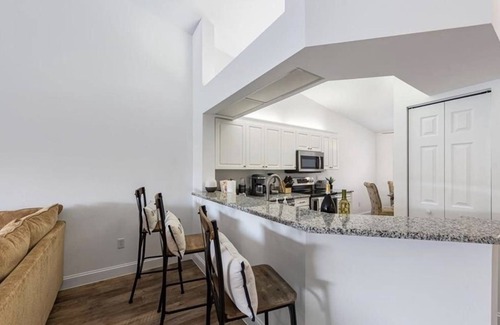 North Naples Condo | BEAUTIFUL 2/2 Condo Naples *LOCATION*