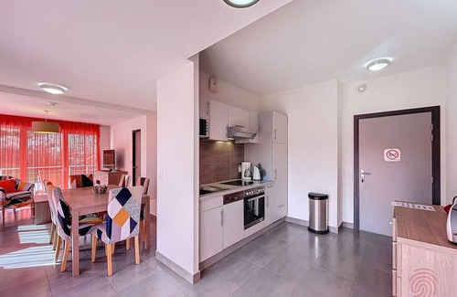 Lamalou-les-Bains Apartment | Beautiful 2-bedroom with AC, parking, terrace, and mountain view, 50m from center and thermal baths