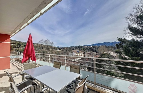 Lamalou-les-Bains Apartment | Beautiful 2-bedroom with AC, parking, terrace, and mountain view, 50m from center and thermal baths