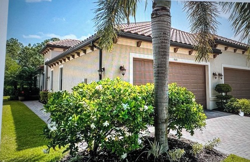 Bonita Springs Villa | Beautiful 2-bdrm villa in Bonita Springs FL with WiFi, garage, active community