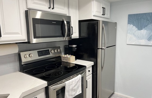 Park Shore Condo | Beautiful 2 bed 2 bath unit centrally located in Naples