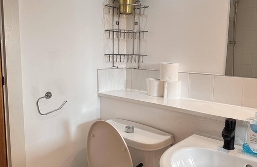 Woolwich Apartment | Beautiful 2-Bed Apartment in London