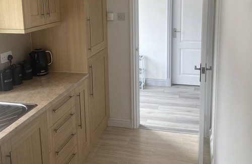 Laugharne House | Beautiful 2 bed Bungalow in the countryside, 5 min from beach