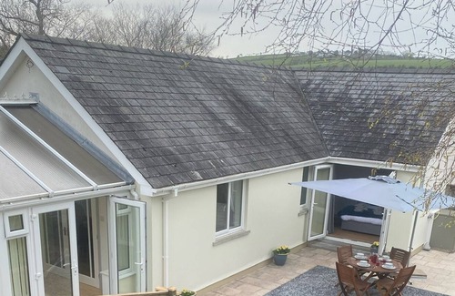 Laugharne House | Beautiful 2 bed Bungalow in the countryside, 5 min from beach