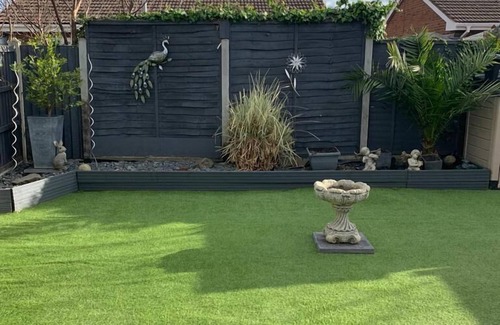 Canvey Island Cottage | Beautiful 2-Bed Bungalow in Canvey Island