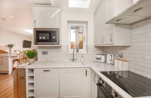 York House | Beautiful 2 bed home on quiet cobblestone lane