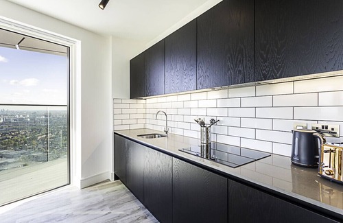 East Acton Apartment | Beautiful 2 Bed Icon tower Flat 5