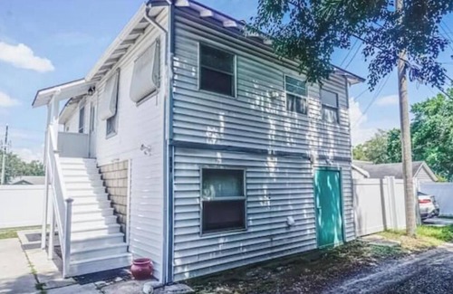 Crescent Heights Apartment | Beautiful 2 bed/one bed Apt close to downtown