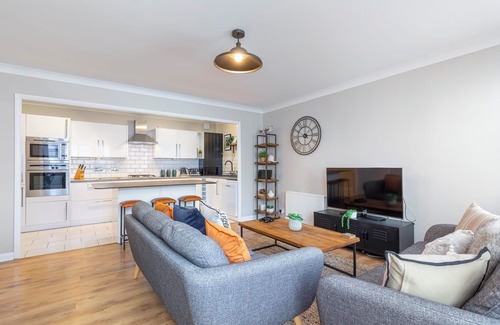 Kemptown Apartment | Beautiful 2 Bed property with parking by the sea