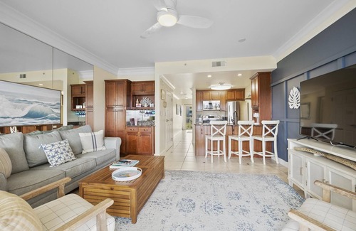 Villa Sabine Townhouses House | Beautiful 2 Bedroom, 2.5 Bath Townhouse on Sabine Bay w/Elevator!