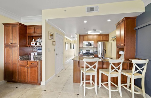 Villa Sabine Townhouses House | Beautiful 2 Bedroom, 2.5 Bath Townhouse on Sabine Bay w/Elevator!