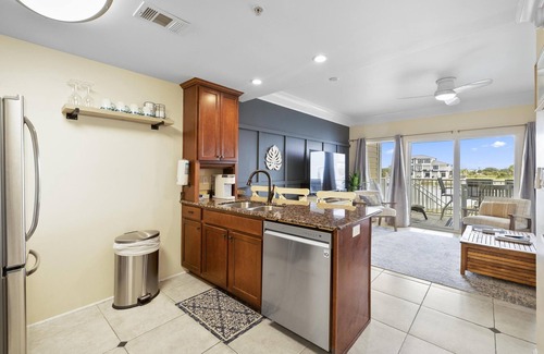 Villa Sabine Townhouses House | Beautiful 2 Bedroom, 2.5 Bath Townhouse on Sabine Bay w/Elevator!