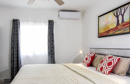 San Anton House | Beautiful 2 bedroom house directly on a park in the Colonial Zone