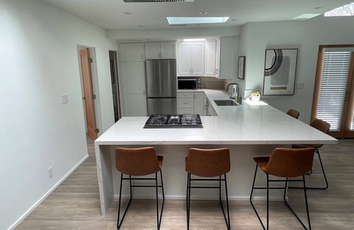 Pico House | Beautiful 2 Bedroom Home in Santa Monica