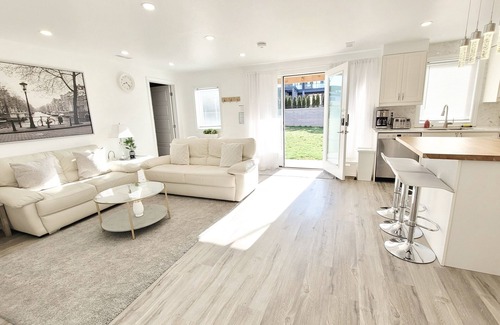 Cambridge Apartment | Beautiful 2 Bedroom Apartment Close to Hwy 401 & Hwy 8 in Cambridge